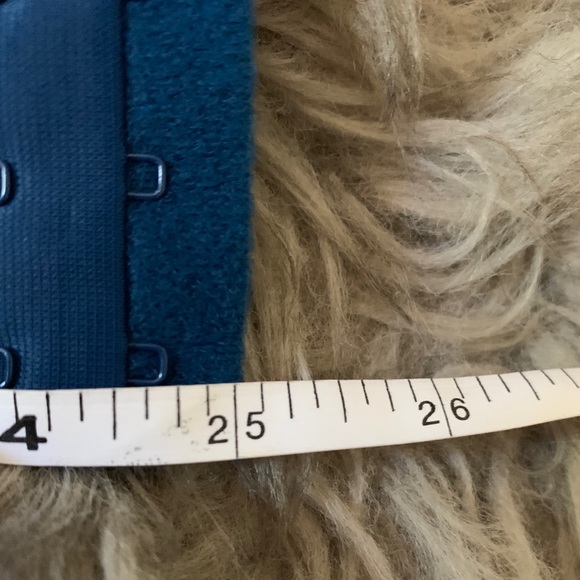 LA SENZA crop bra | size 34D - Picture 9 of 10